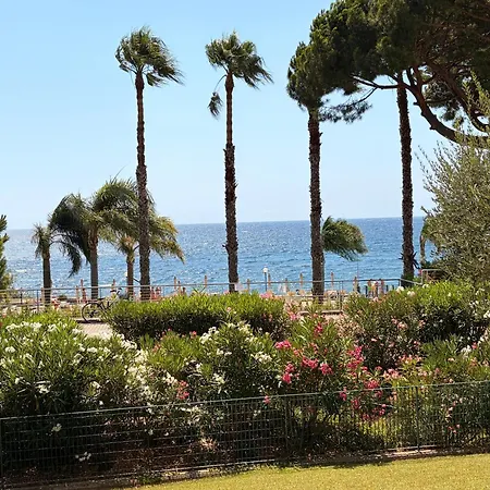 شقة Sea View - Pool - Parking - Bikes سانريمو