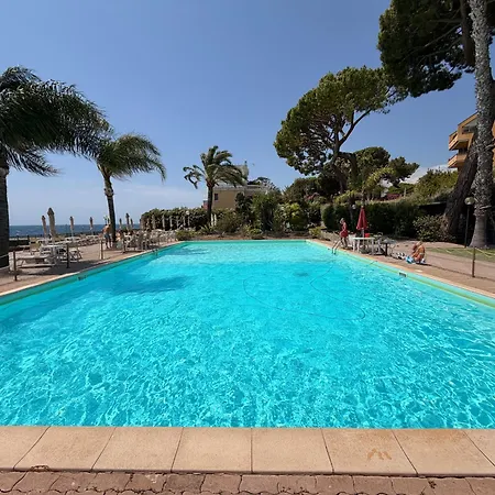 Sea View - Pool - Parking - Bikes Apartment *
